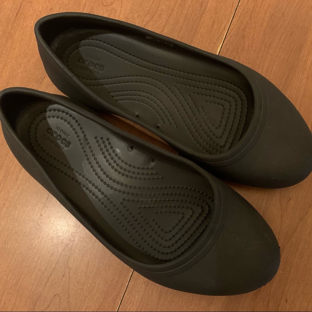Crocs. Size 9w. Black